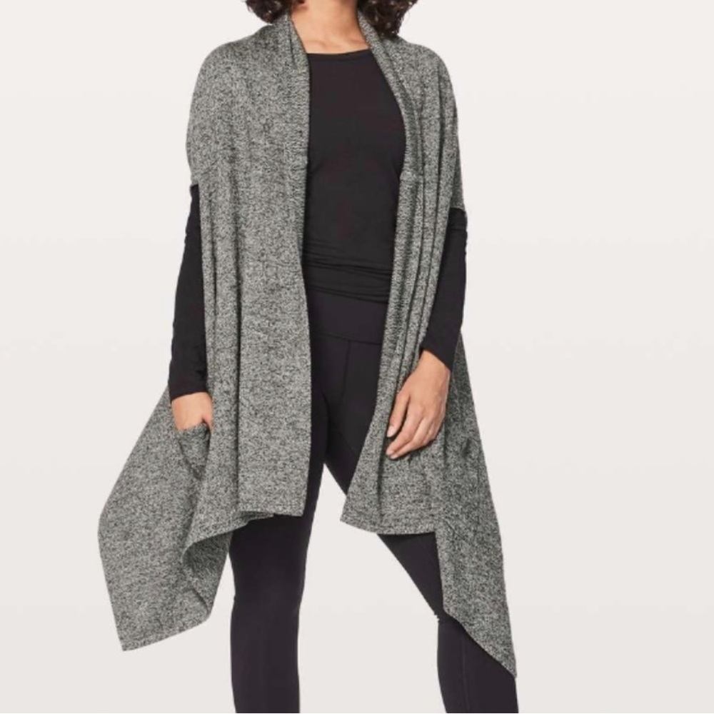 Lululemon 100% Merino Wool Live Freely Wrap Black / Angel Wing cardigan One Size